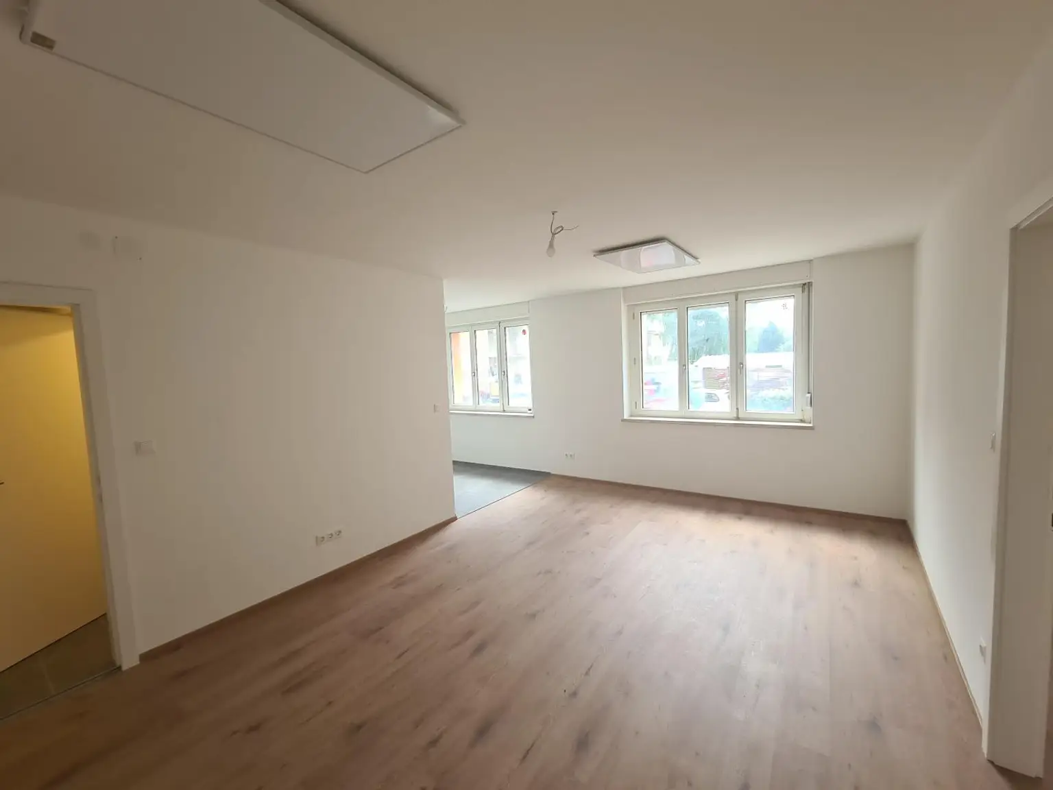 Anlegerhit - Komplett sanierte 2-Zimmer Wohnung mit Mieter