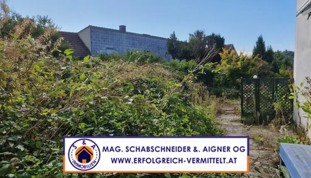 Kleines Stadthaus zum Renovieren mit ruhigem Garten mitten im Zentrum!