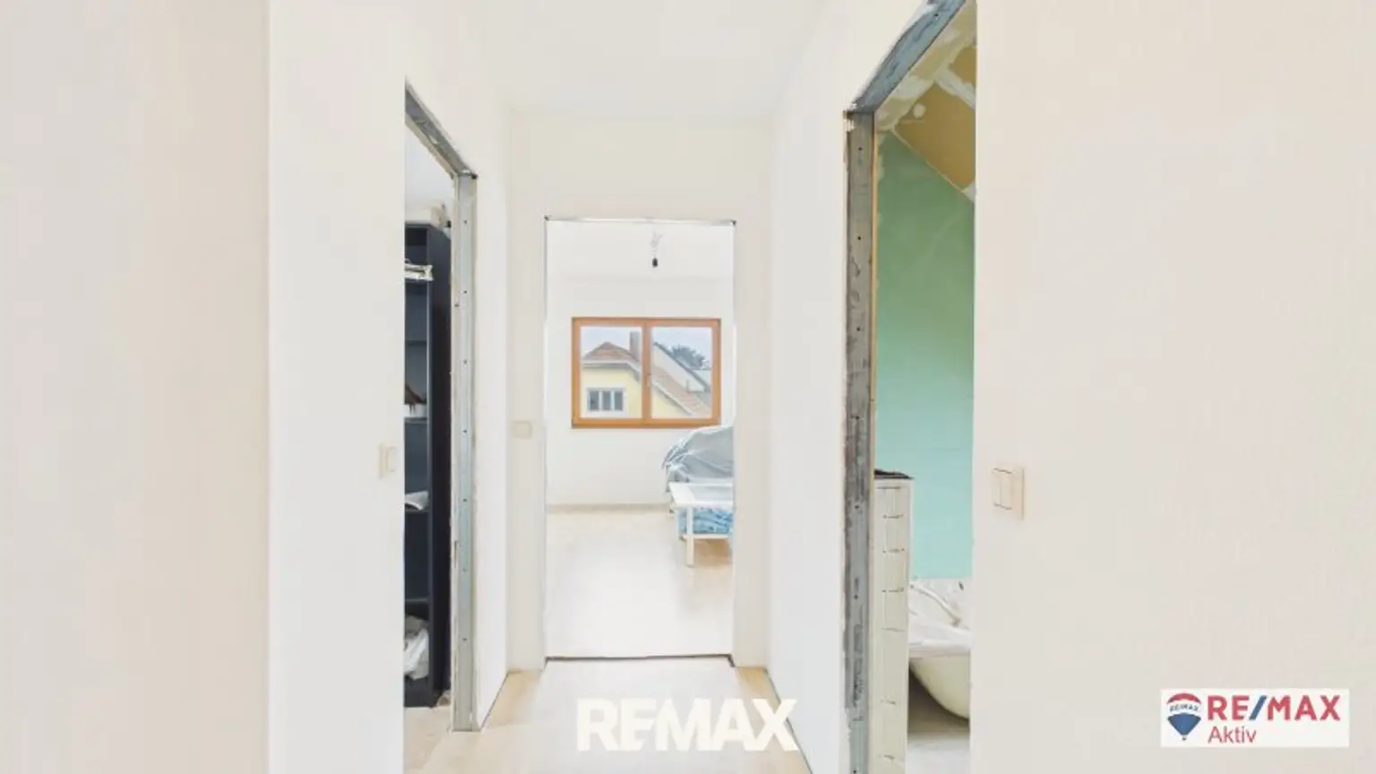 Einzugsbereites Haus mit großer Garage und großem Grundstück