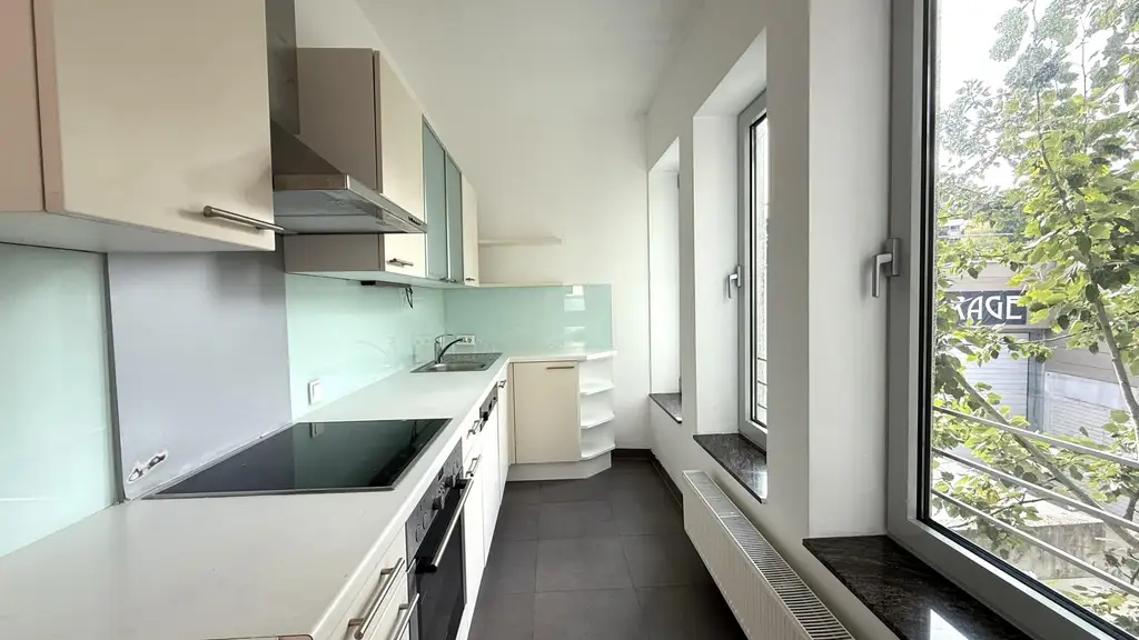 GRINZING!!! Sportliches Paar für moderne Balkonwohnung im 2.OG ohne Lift gesucht! :)