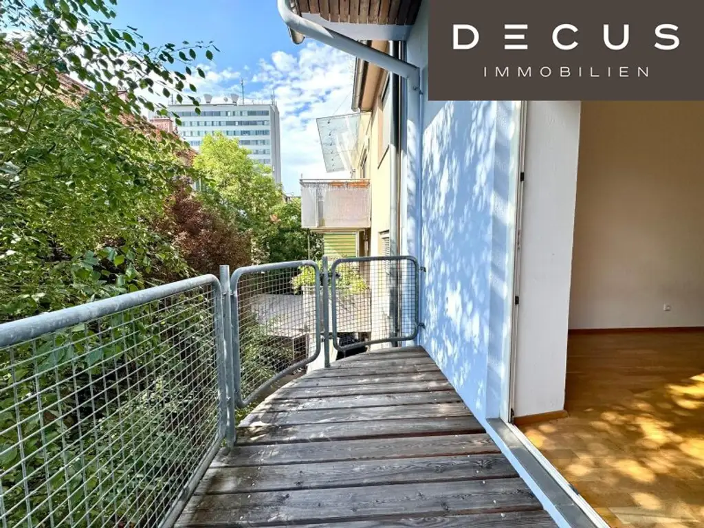 | CHARMANTE 2-ZIMMER-WOHNUNG MIT SONNIGEM BALKON | GRÜN- & SCHLOSSBERGBLICK | ca. 44,1m² | 2.OG | IDEALE LAGE