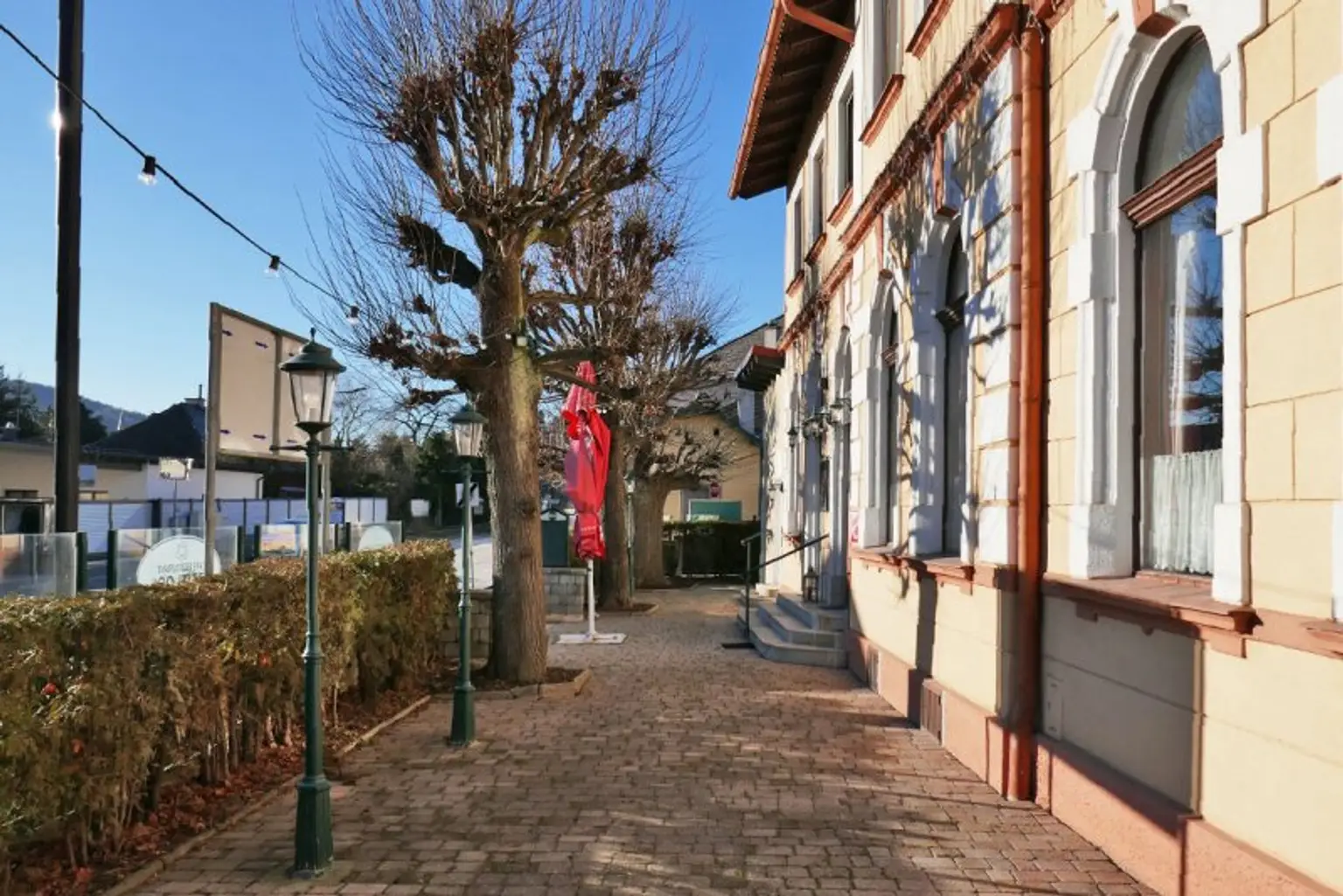 Wohn- und Geschäftshaus mit Entwicklungspotenzial im Pressbaumer Stadtzentrum