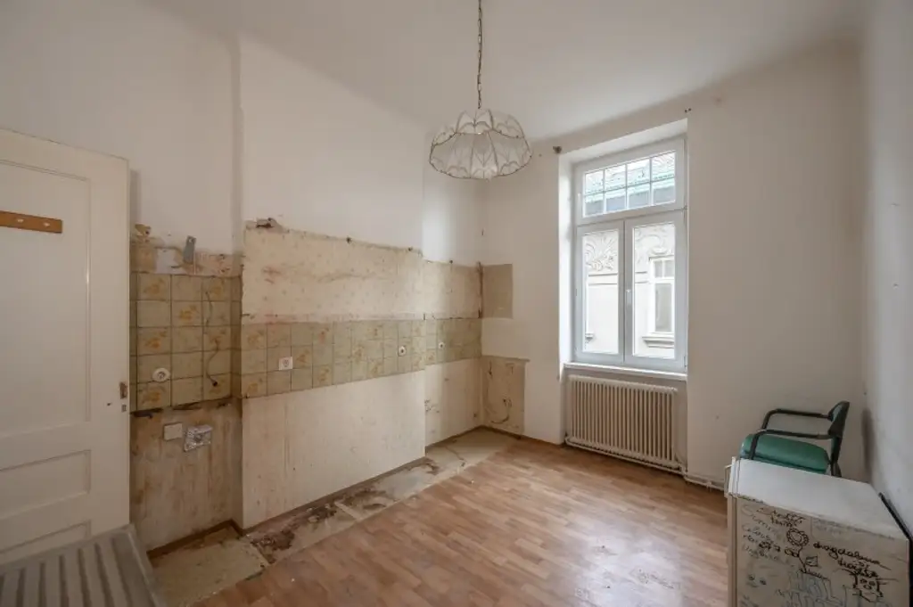 ++1140++ sanierungsbedürftige 3,5 Zimmer Wohnung in Stilvilla! idyllischer Garten!