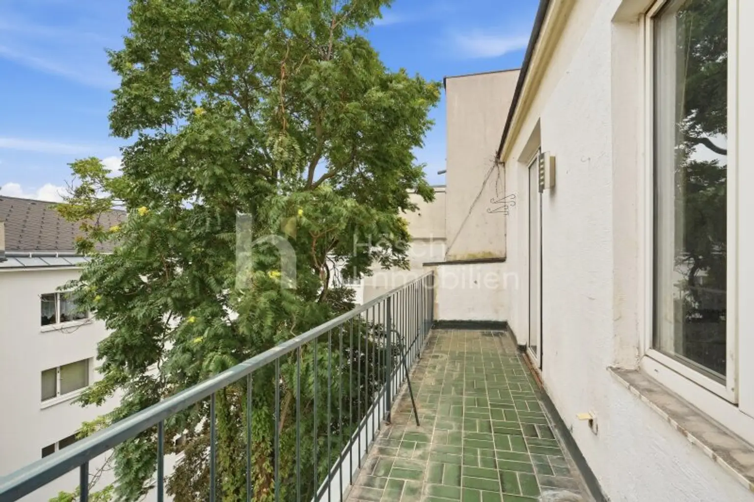 Balkon mit Grünblick