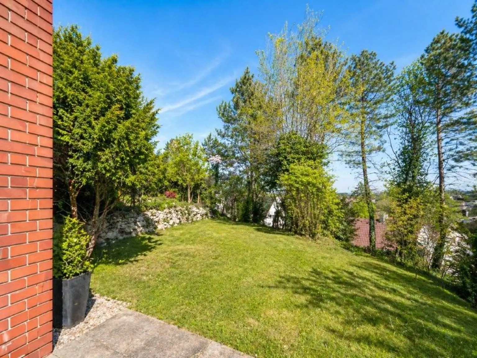 Moegliche_Flaeche_neben_dem_Haus