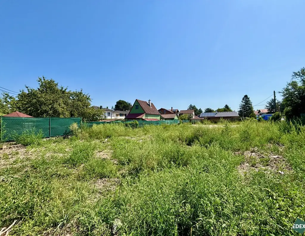 Baugrund in ruhiger Lage - teilbar in 3 attraktive Bauparzellen