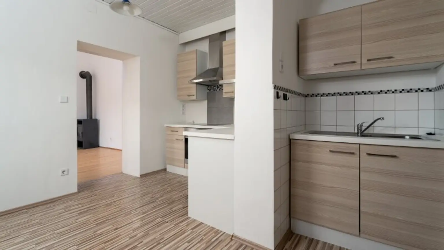 Sanierungsbedürftiges Ein / Zweifamilienhaus in Kerngebiet von Gänserndorf