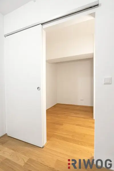 ERSTBEZUG nach Sanierung | Komplett hofseitiges Loft mit Balkon | Raumhöhe bis zu ca. 4,95 m | Büro/Praxis Nutzung und Kurzzeitvermietung möglich
