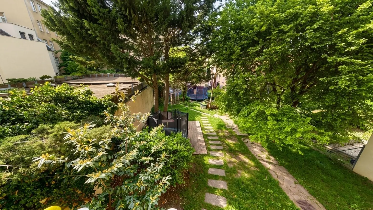 Helle Familienwohnung mit 2 Loggien und Gemeinschaftsgarten