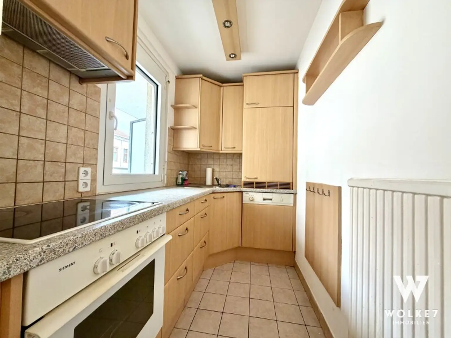 Zu vermieten: 1-Zimmer | großer Balkon | Hoßplatz 25er 26er | Keine Ablöse