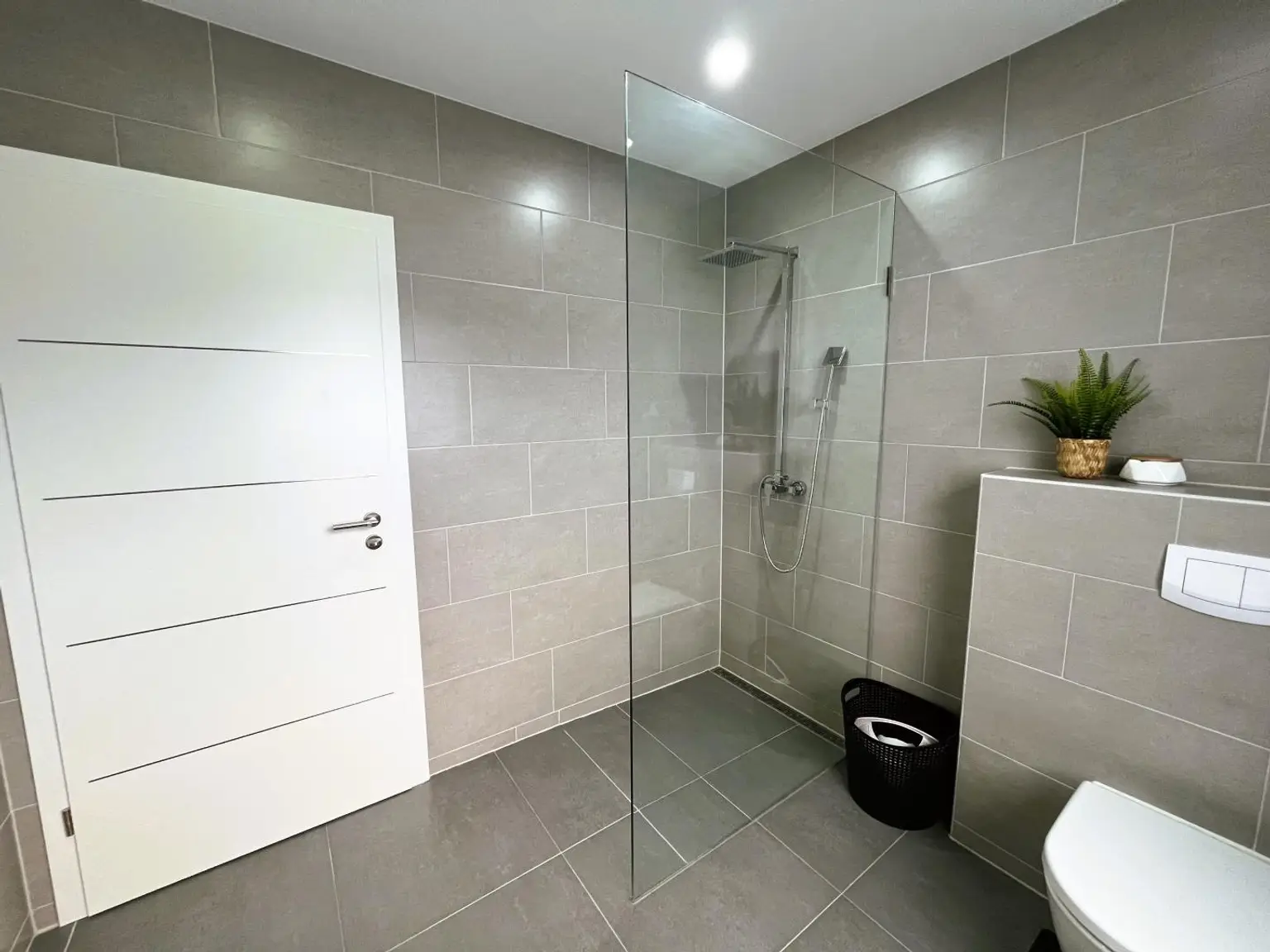 Erdgeschoss - Badezimmer