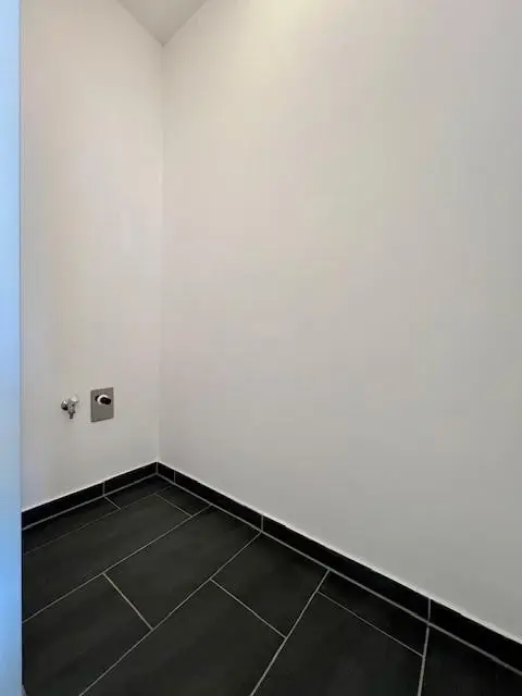 Lichtdurchflutete 2-Zimmer-Wohnung mit Dachterrasse - verfügbar ab Oktober 2025