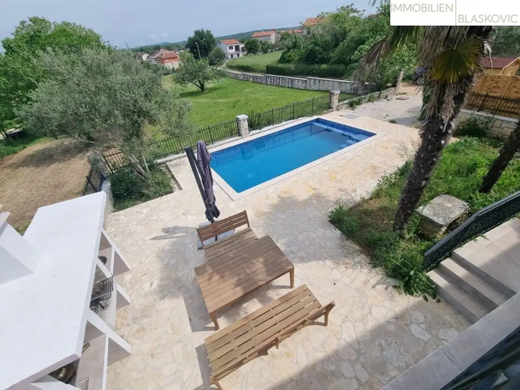 Juwel - Restauriertes Steinhaus mit Pool und Meerblick