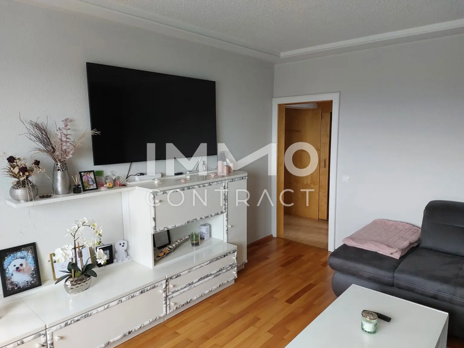 BESONDERS SCHÖNE 3 ZIMMERWOHNUNG MIT GROSSER LOGGIA UND MIT  EXKLUSIVER AUSSTATTUNG