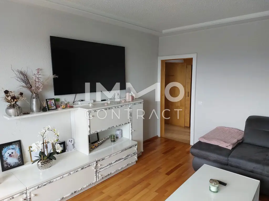 BESONDERS SCHÖNE 3 ZIMMERWOHNUNG MIT GROSSER LOGGIA UND MIT  EXKLUSIVER AUSSTATTUNG