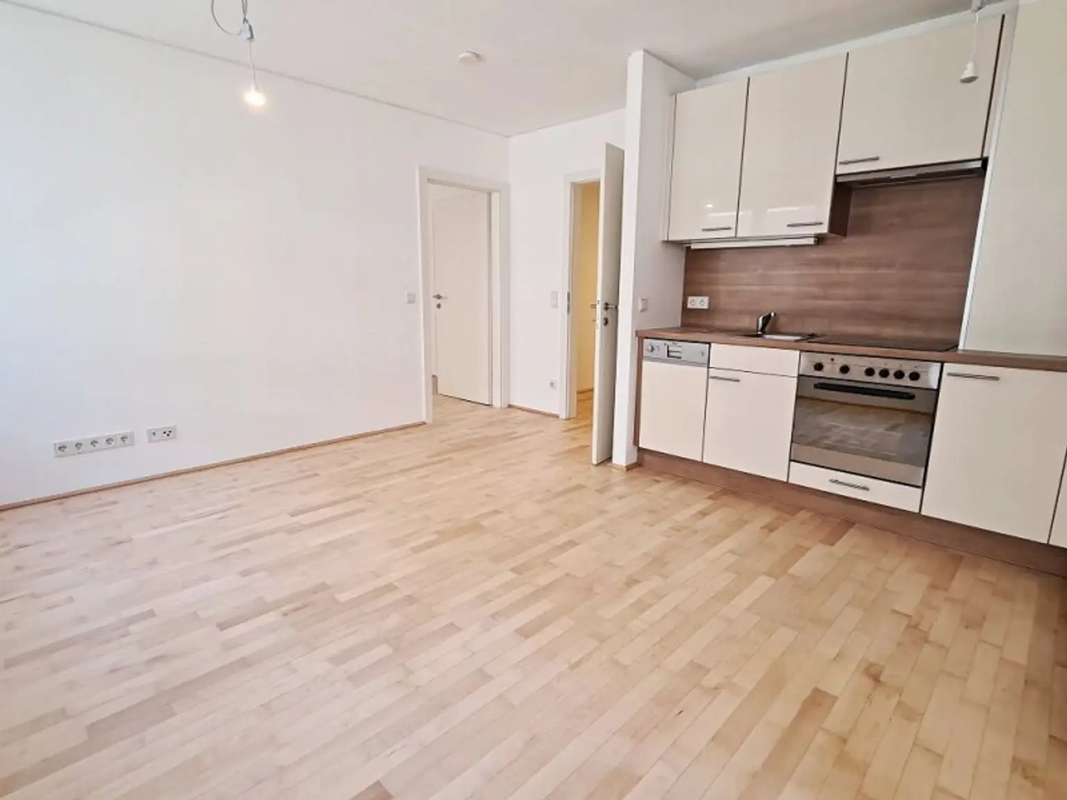 HÖRLGASSE BEIM SCHLICKPLATZ, gepflegte 45 m2 Neubau, 2 Zimmer, Komplettküche, Duschbad, Parketten, 2. Liftstock