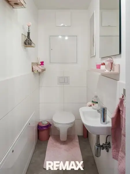 WC mit rosa Flair