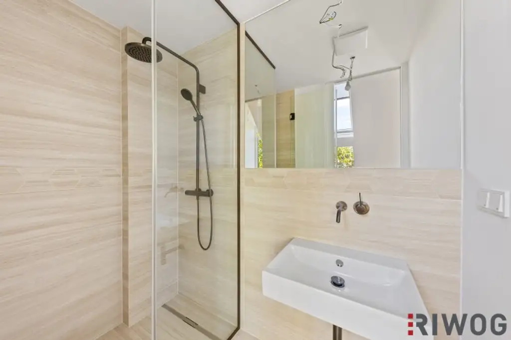 3,7m Raumhöhe im DG, Garage mit 2 Stellplätze, Atrium, Aufzug in die Wohnung und 360° Dachterrasse