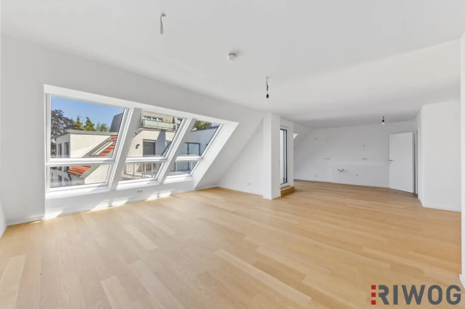 Imposante und sehr helle Dachgeschosswohnung mit 2 Terrassen und hochwertiger Ausstattung in ehemlaigen Fuhrwerkhaus