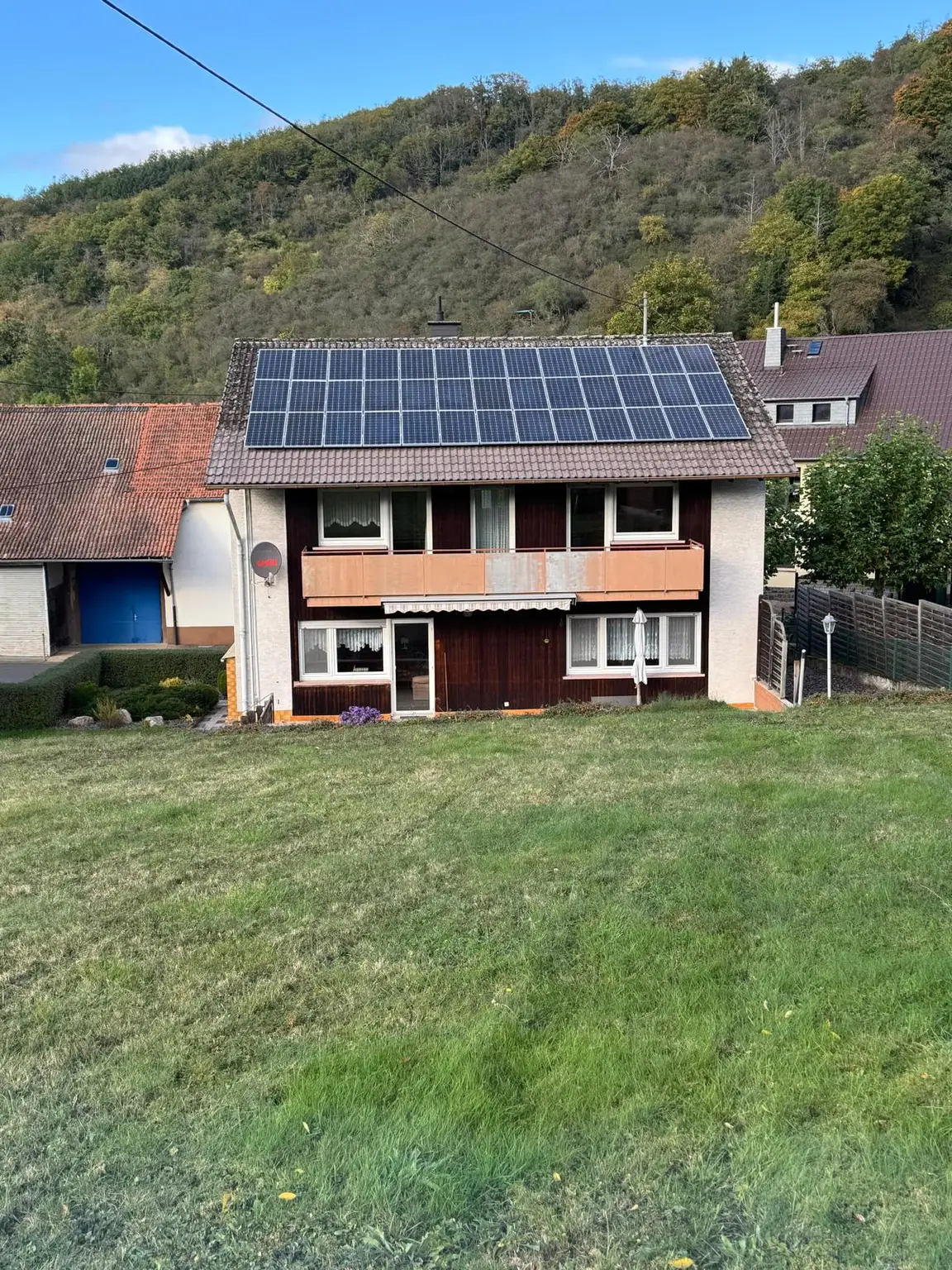 Freistehendes Wohnhaus mit großem Raumangebot, PV-Anlage und Ausbaupotenzial...!