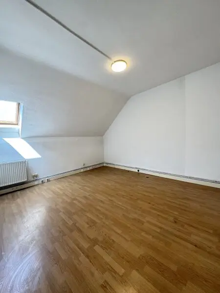 Gewerbeimmobilie in Bestlage mit Stellplatz– Ideal für Büro oder Praxis
