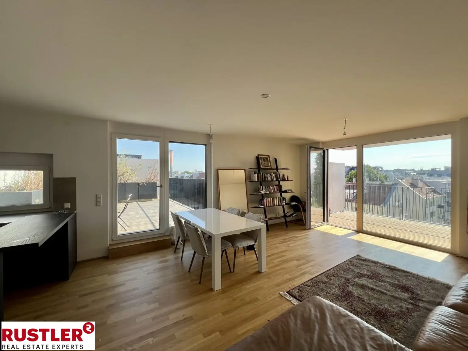 **ATTEMSGARTEN - HOCHWERTIGE 4 Zi WOHNUNG INKL. KÜCHE - 2 TERRASSEN - 2 BÄDER UND FITNESS**