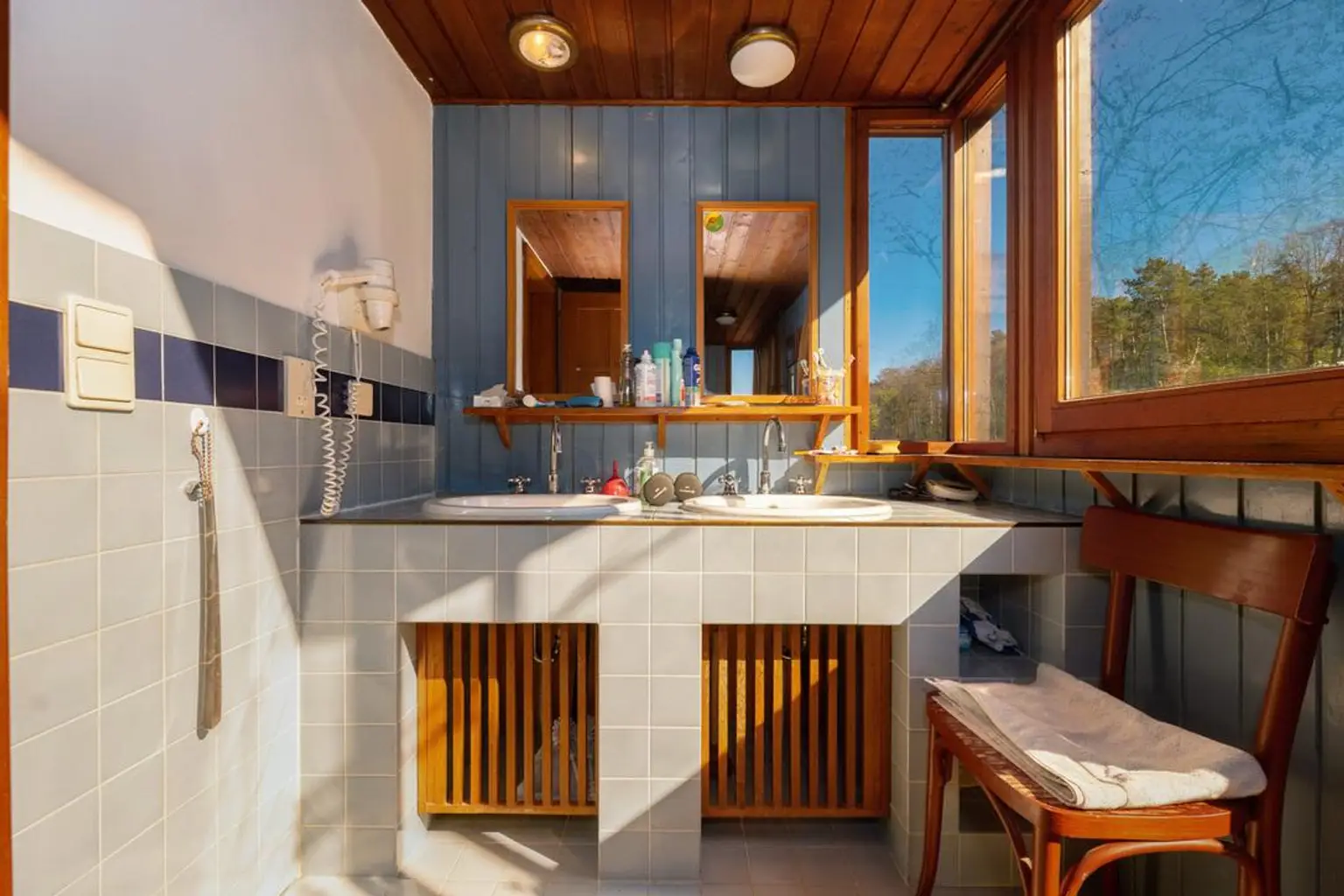 Badezimmer (zwischen EG und OG)
