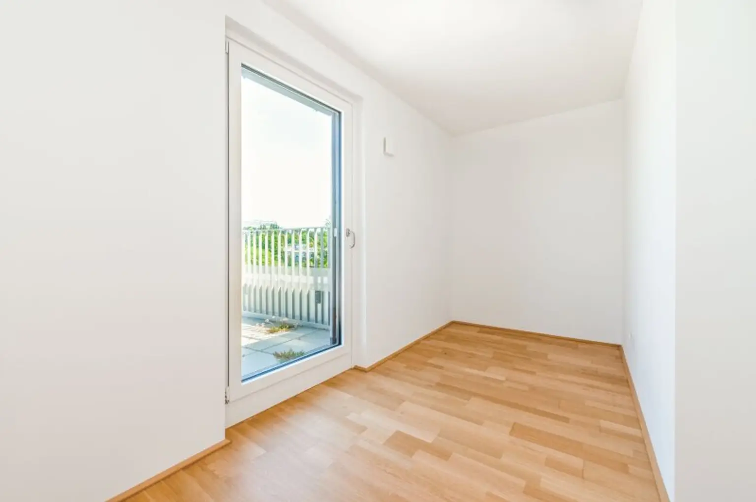 Erstbezug ab Oktober! Grandiose 4-Zimmer-Terrassenwohnung inkl. Parkplatz in Hietzing zu vermieten!