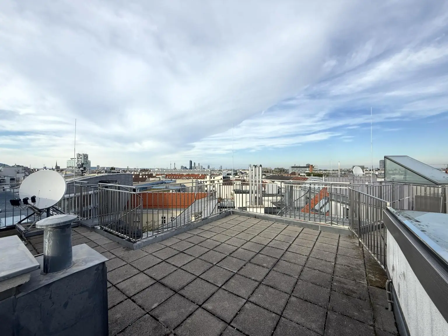 Terrassenmaisonette im Dritten, ein Juwel zum Einziehen // Terrace maisonette in the third (district), a gem to move into //