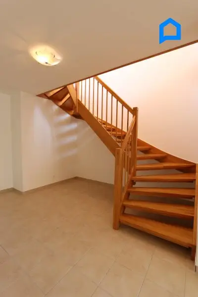 Großartige Dachgeschosswohnung mit 146 m² plus 21 m² Dachterrasse plus 8 m² Balkon, 4 Zimmer, KLIMA, großer Vorraum, Tiefgaragenplatz optional !