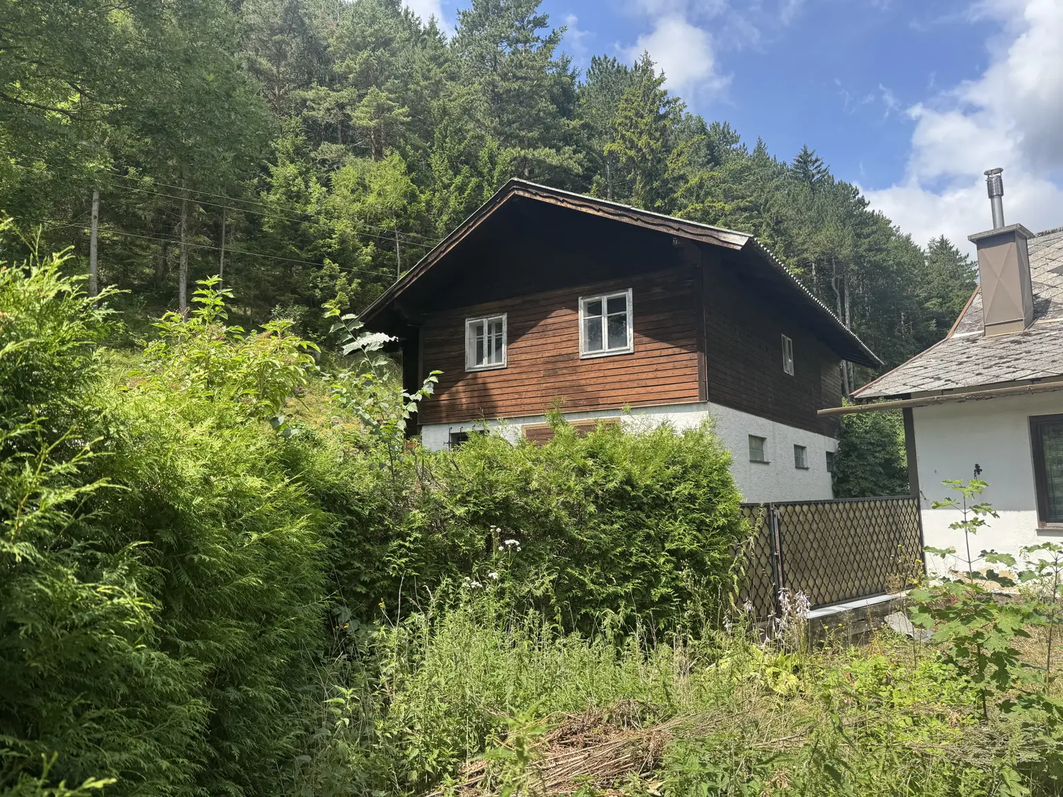 Nebengebäude gut als Wohnhaus herzurichten und das eigentliche Herzstück