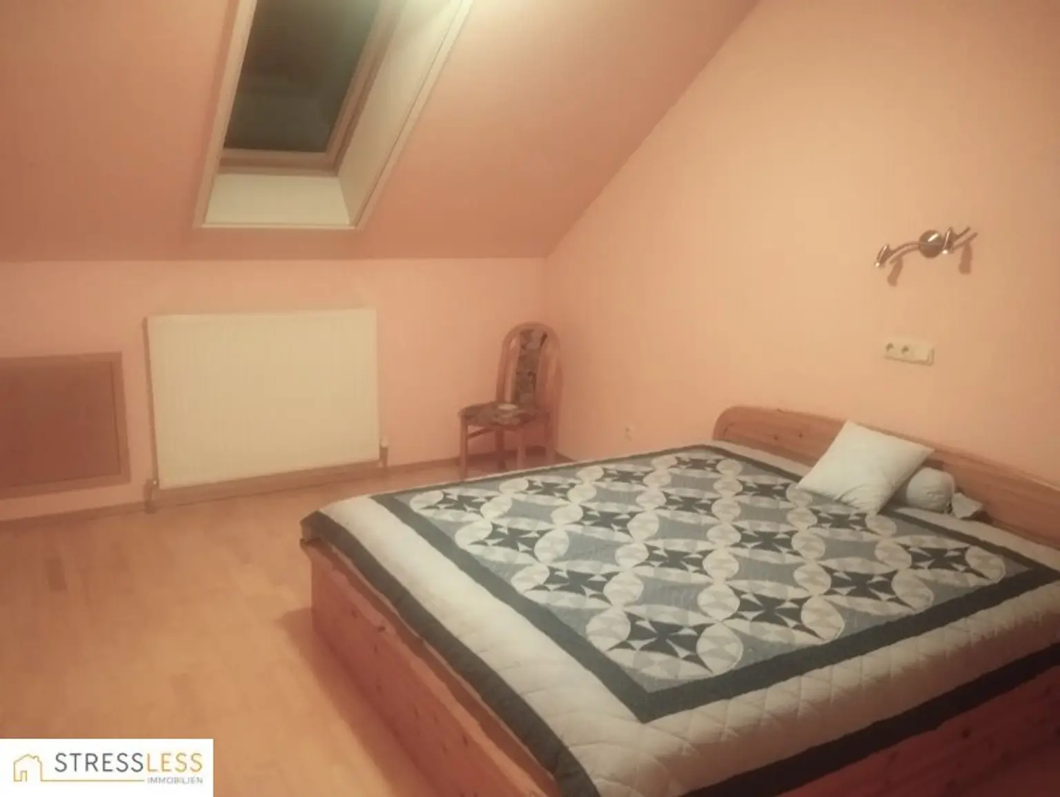 Großzügig geschnittenes Ein- / Zweifamilienhaus nur 3 Minuten vor der Wiener Stadtgrenze!