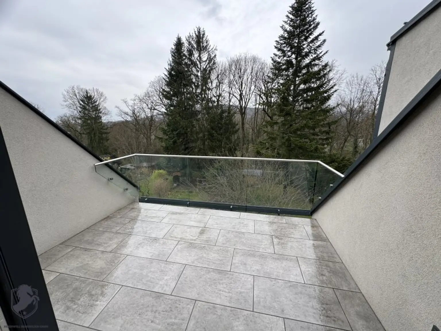 Stilvoll wohnen im Herzen von Wien: Dachgeschosswohnung mit Terrasse und Parkplatz in 1140 Wien!