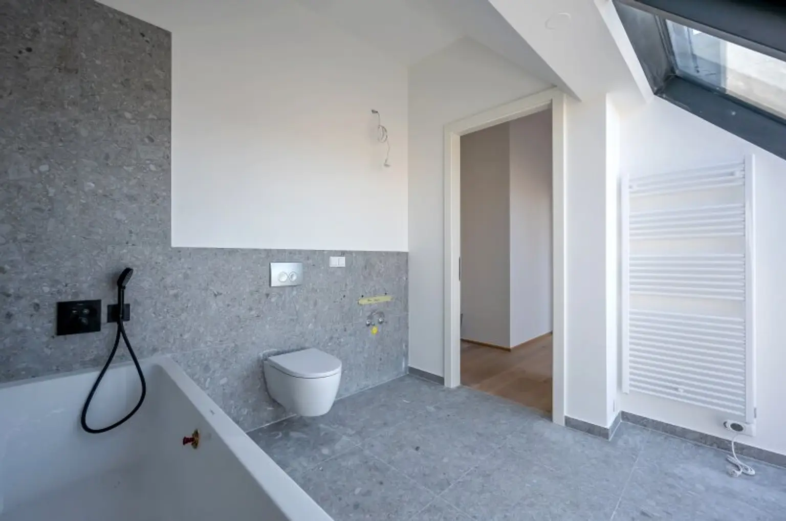 ++NEU++ Außergewöhnliche 2-Zimmer Dachgeschosswohnung in toller Lage (Erstbezug)