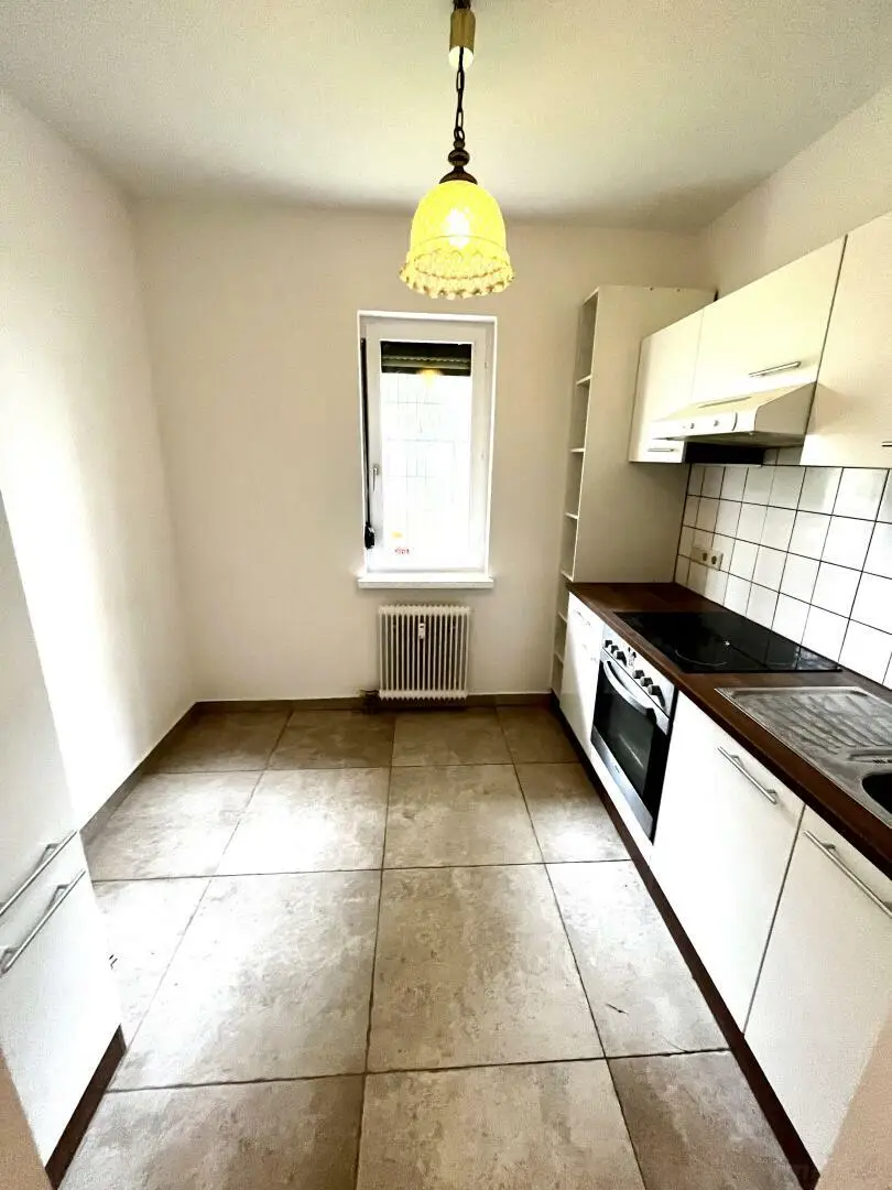 extra Küche mit Platz für einen Essbereich