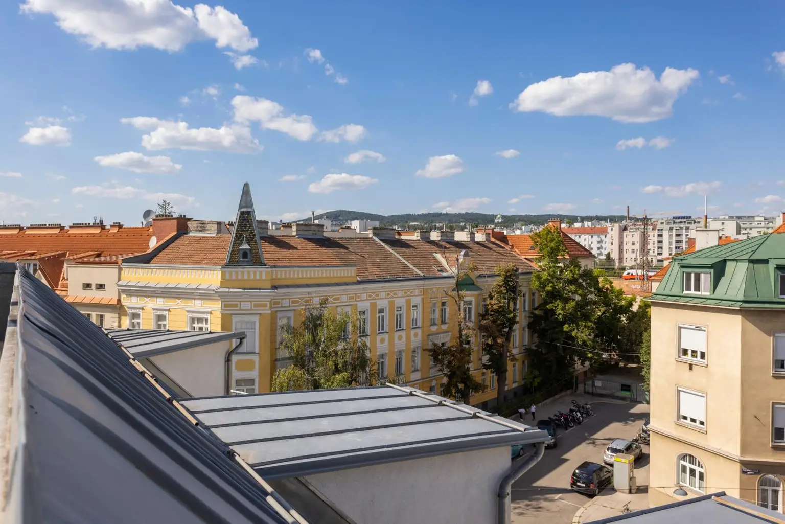 Dachgeschoß-Wohnung in U4- und Schönbrunn-Nähe