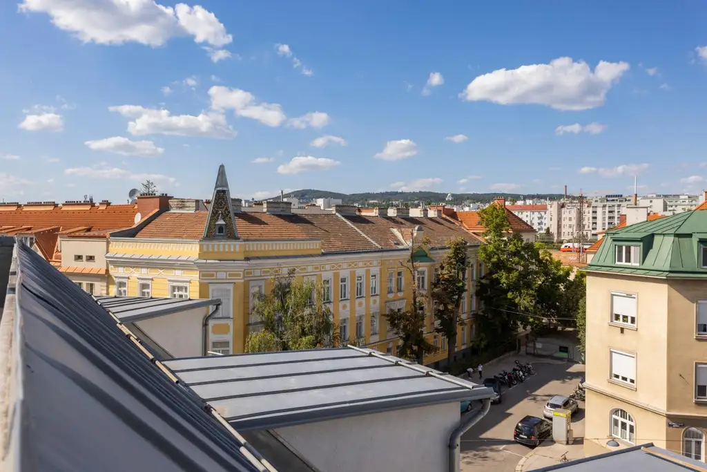 Dachgeschoß-Wohnung in U4- und Schönbrunn-Nähe