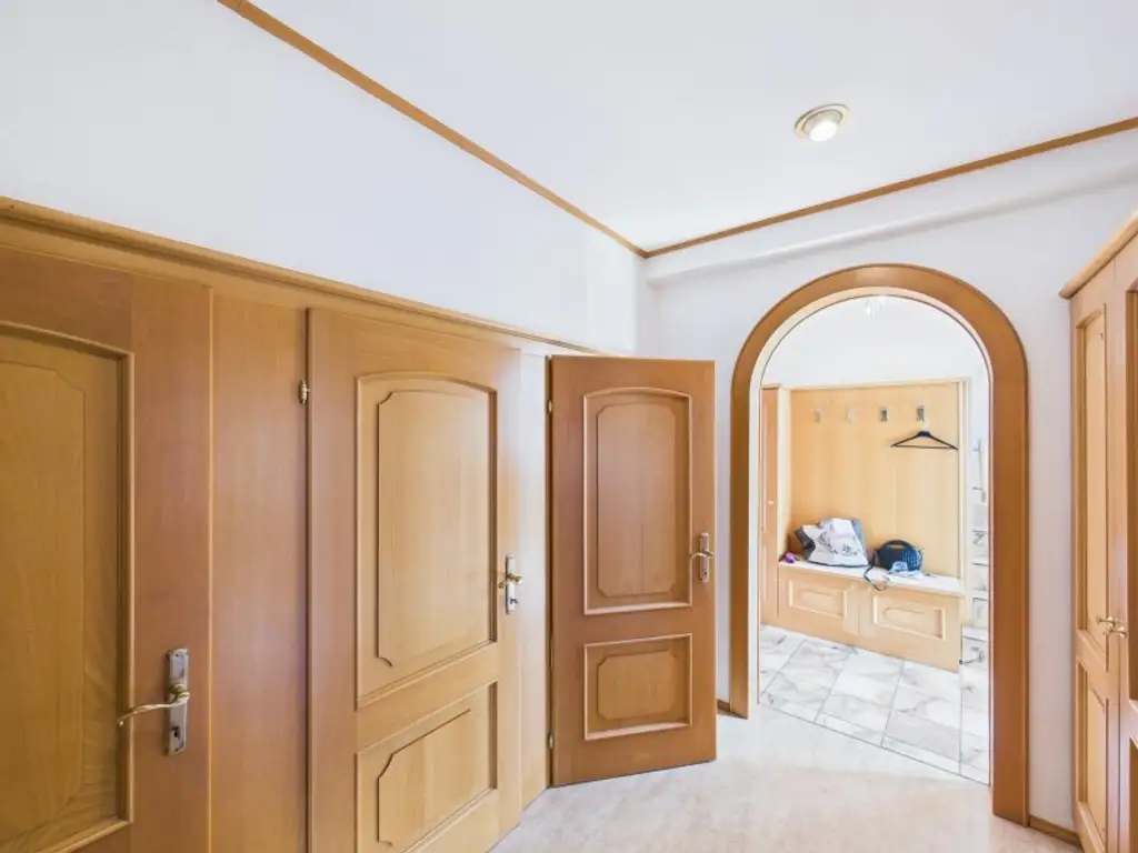 Traumhaus in Ternitz: 5 Zimmer, Garten, Pool & Garagen für nur 299.000 €!