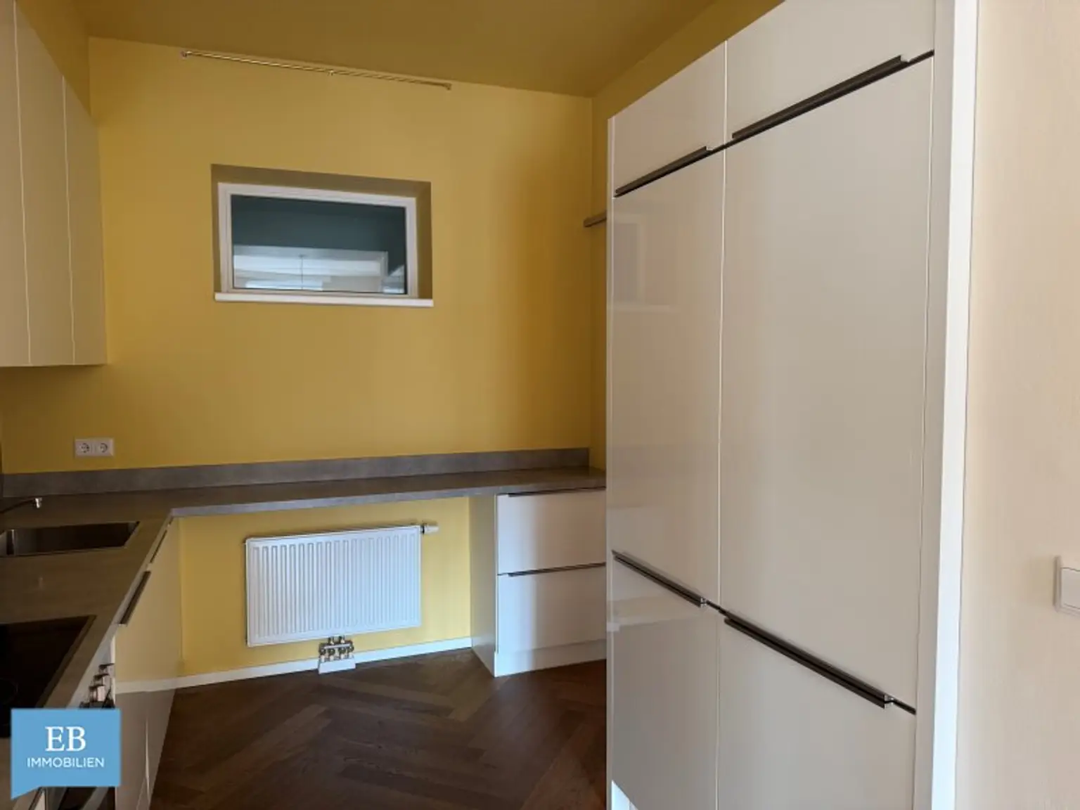 Helle Familienwohnung mit feiner Farbwelt und Fitnessraum im Haus