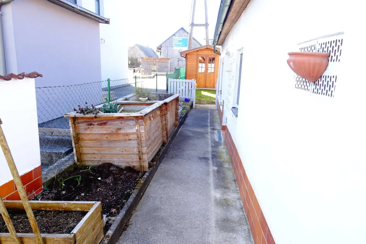Hochbeete_hinter_Haus