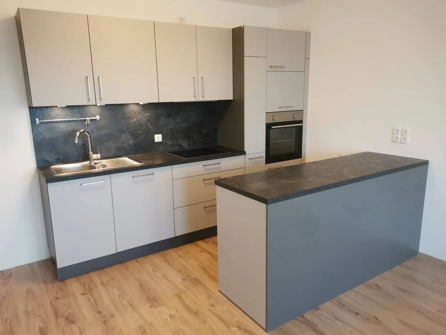 Helle 2-Zi-Wohnung mit Balkon & Stellplatz in Bad Erlach