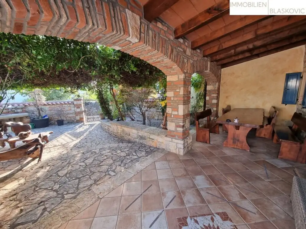 Porec Umgebung - Attraktives Steinhaus mit 2 Appartements und Pool/Wellness