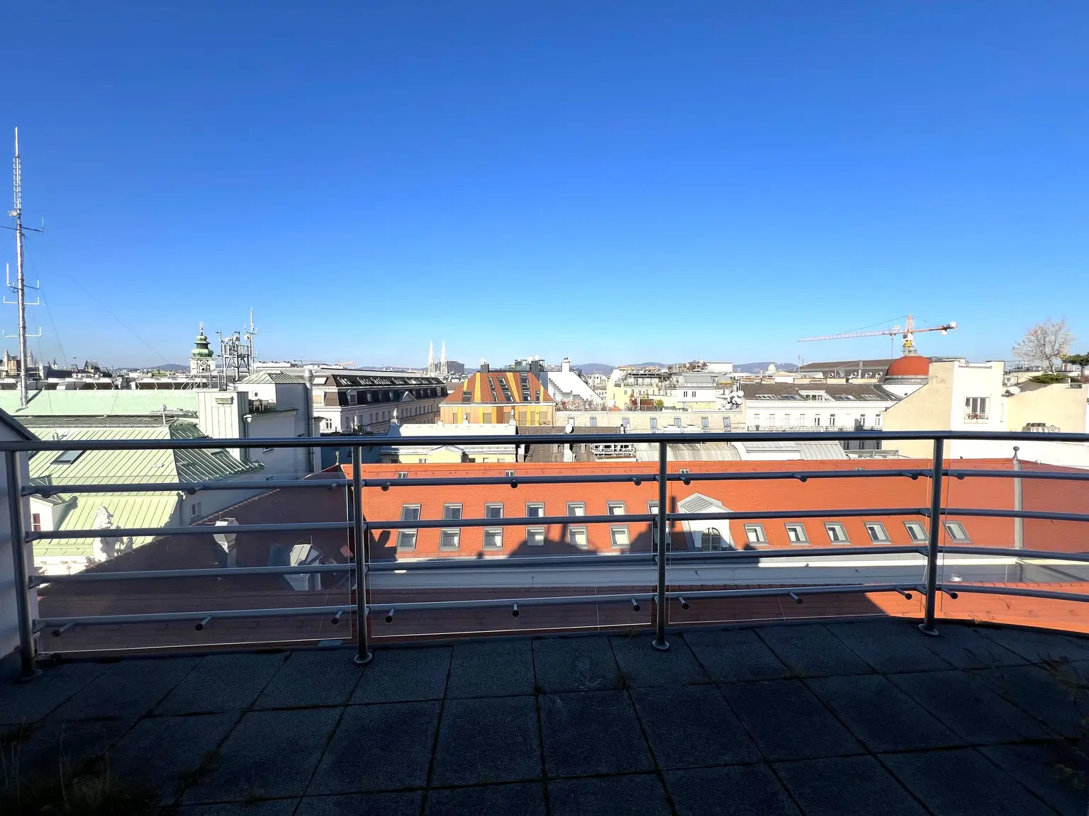 IN VORBEREITUNG: Moderne, klimatisierte 3-Zimmerwohnung mit Terrassen und Wintergarten im Wiener Zentrum