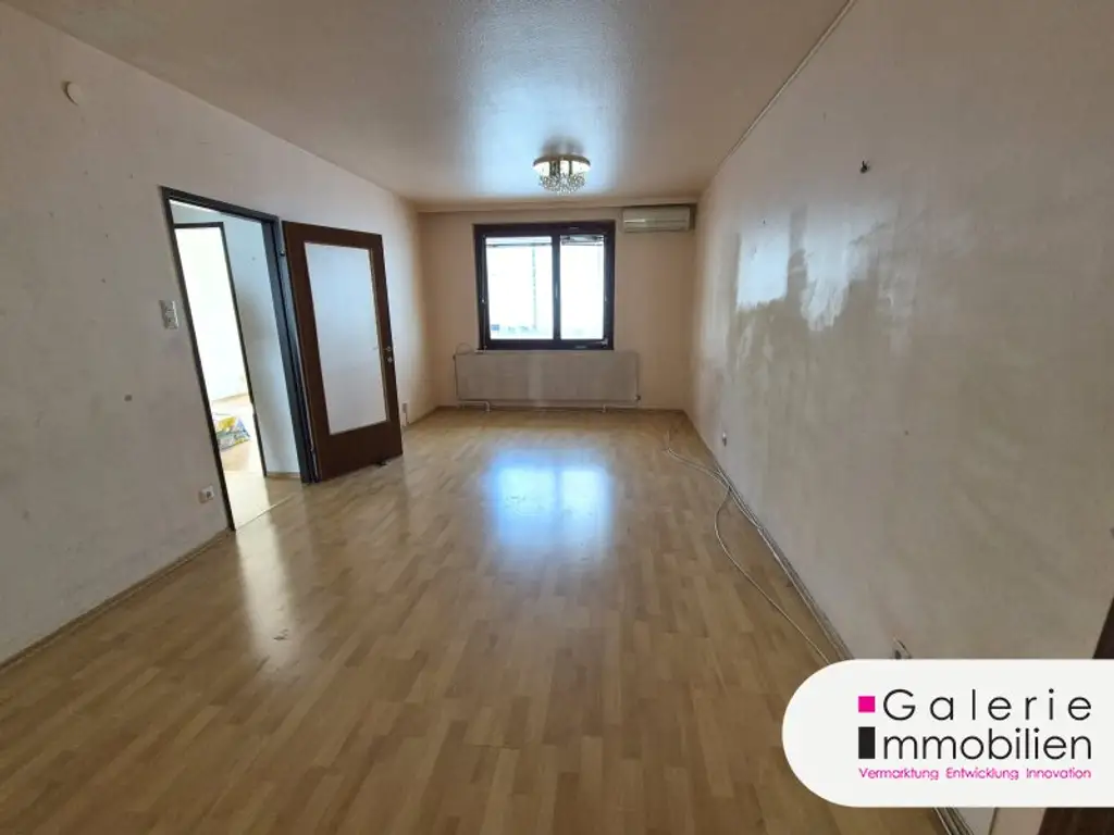 Sonnige und helle 3-Zimmer-Neubauwohnung mit Loggia inkl. Stellplatz - Sanierungsbedarf