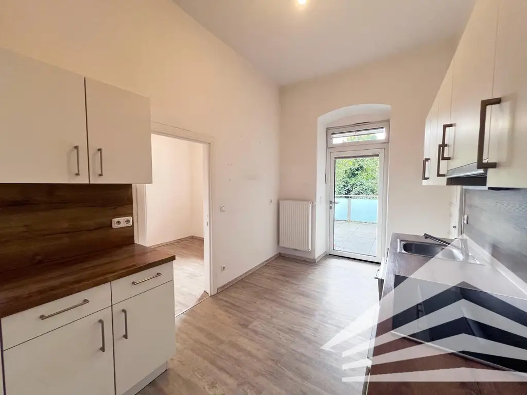 Wunderschöne 3 Zimmer-Altbauwohnung mit Küche und großem Balkon im Linzer Zentrum!