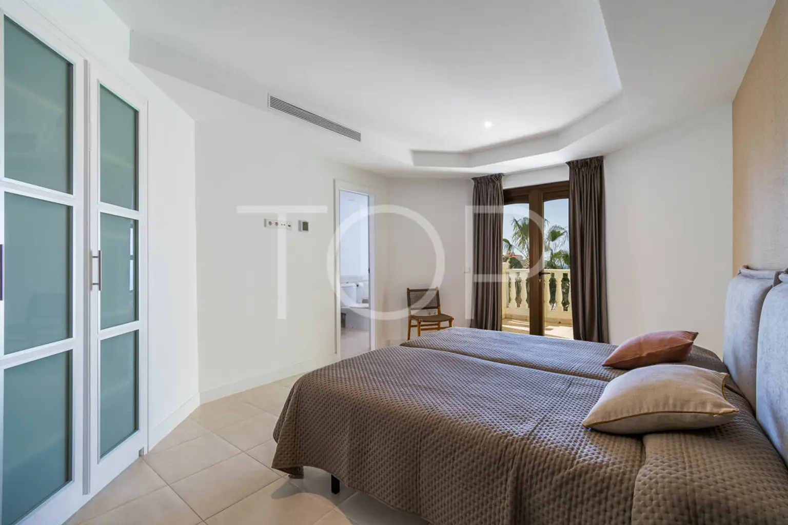 Atanaus-Los-Cristianos-Bedroom-Tenerife -7