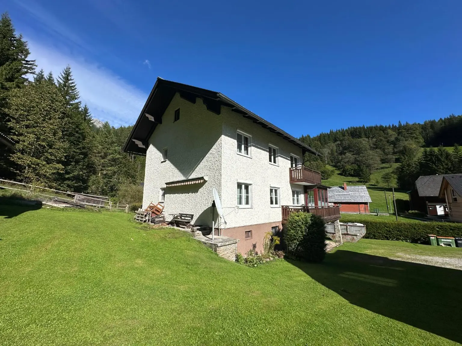 ***Idyllisches Ein- bis Zweifamilienhaus – Natur pur und sofort beziehbar !***