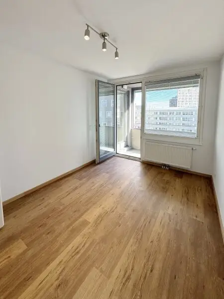 Traumlage bei der UNO-City – moderne Wohnung mit Loggia