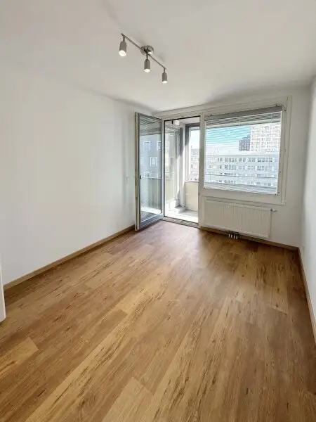 Traumlage bei der UNO-City – moderne Wohnung mit Loggia