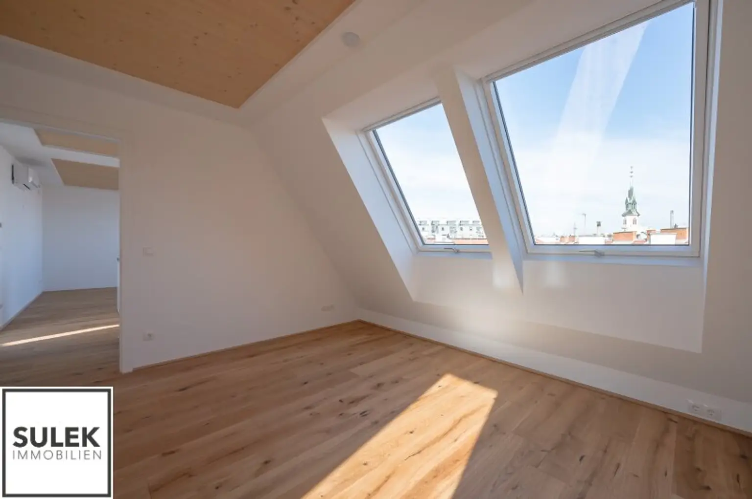 traumhafter 2-Zimmer-DG-Erstbezug mit hofseitiger Terrasse